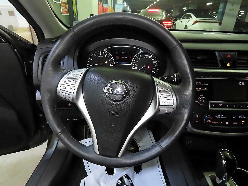 Nissan Altima - Vista 8