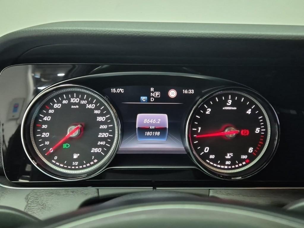 Mercedes Benz E class - Vista 6