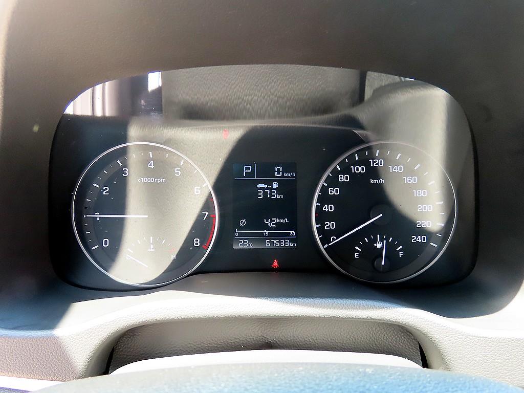 HYUNDAI Avante - Vista 9