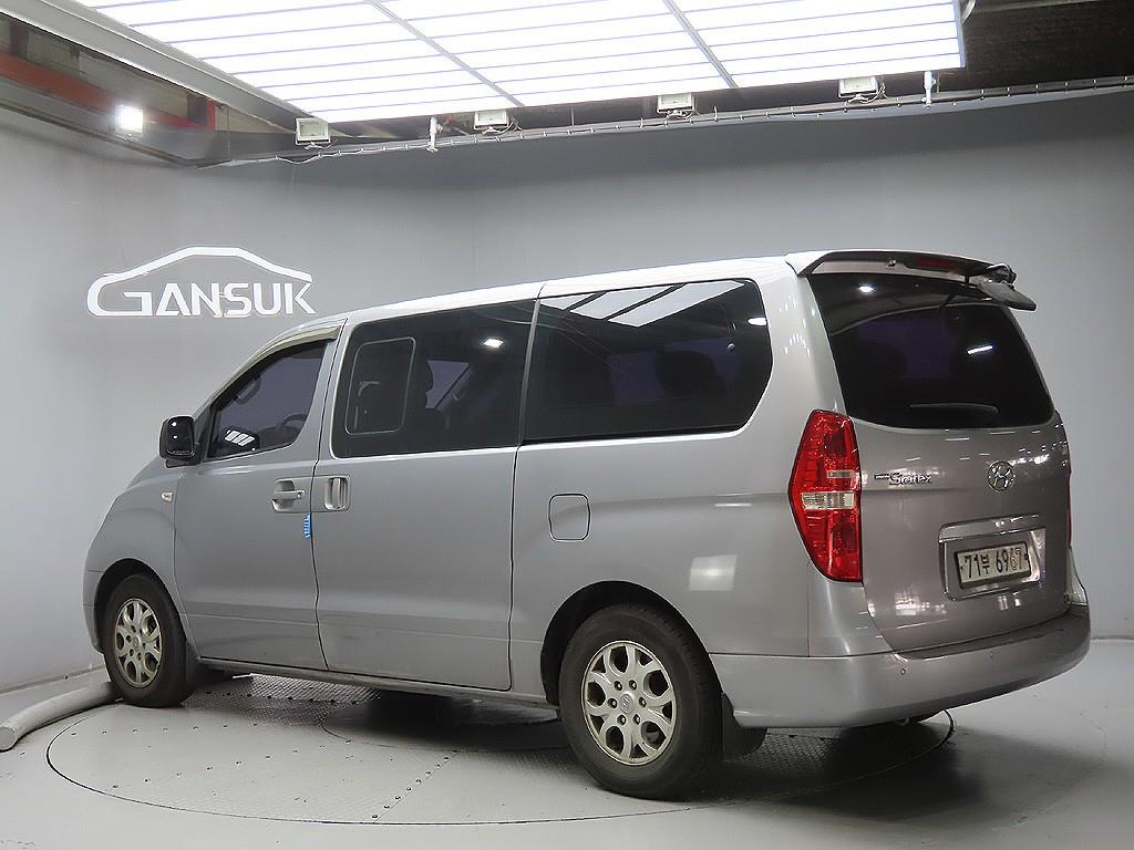 HYUNDAI Starex - Vista 5