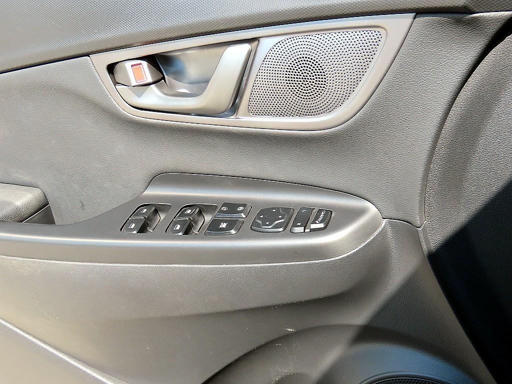 HYUNDAI Kona - Vista 11