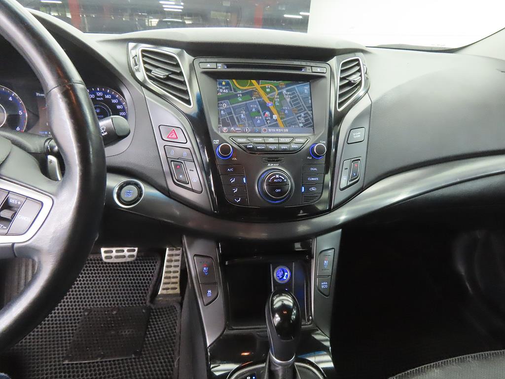 HYUNDAI i40 - Vista 10