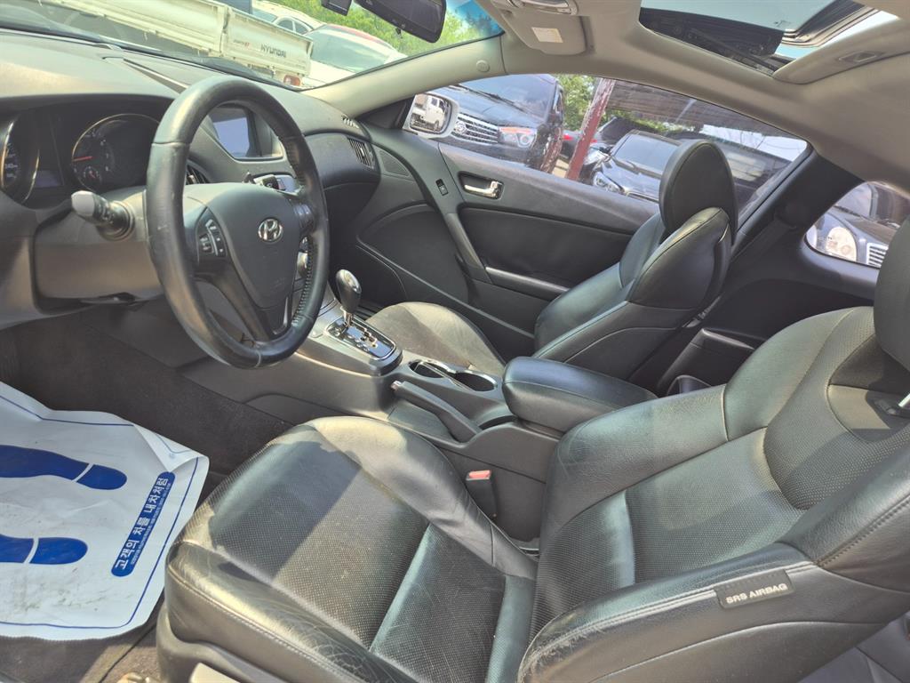 HYUNDAI Genesis - Vista 10