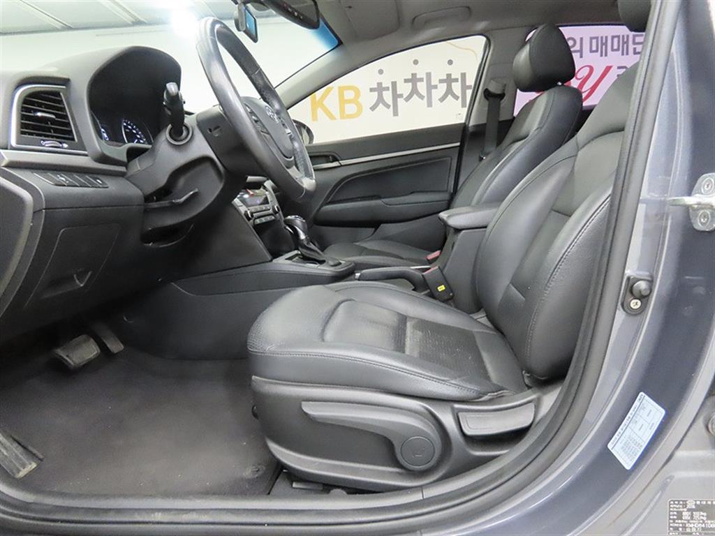 HYUNDAI Avante - Vista 5