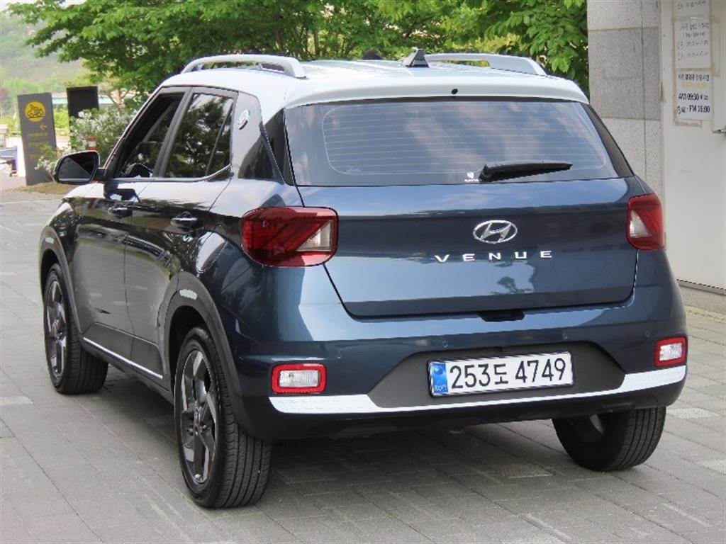 HYUNDAI Venue - Vista 7