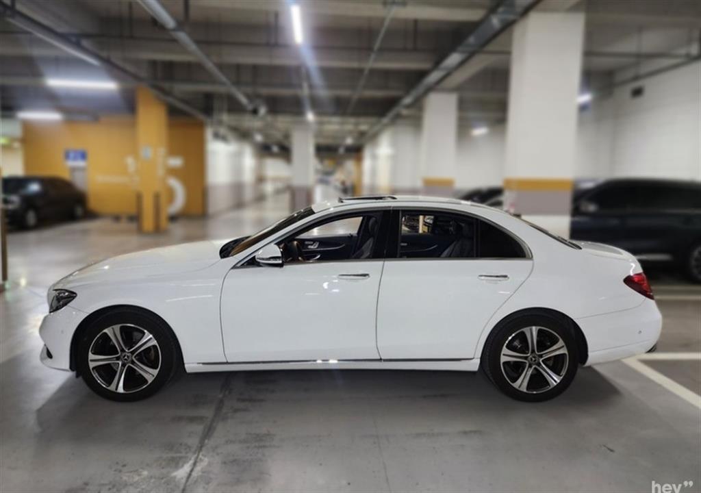 Mercedes Benz E class - Vista 3