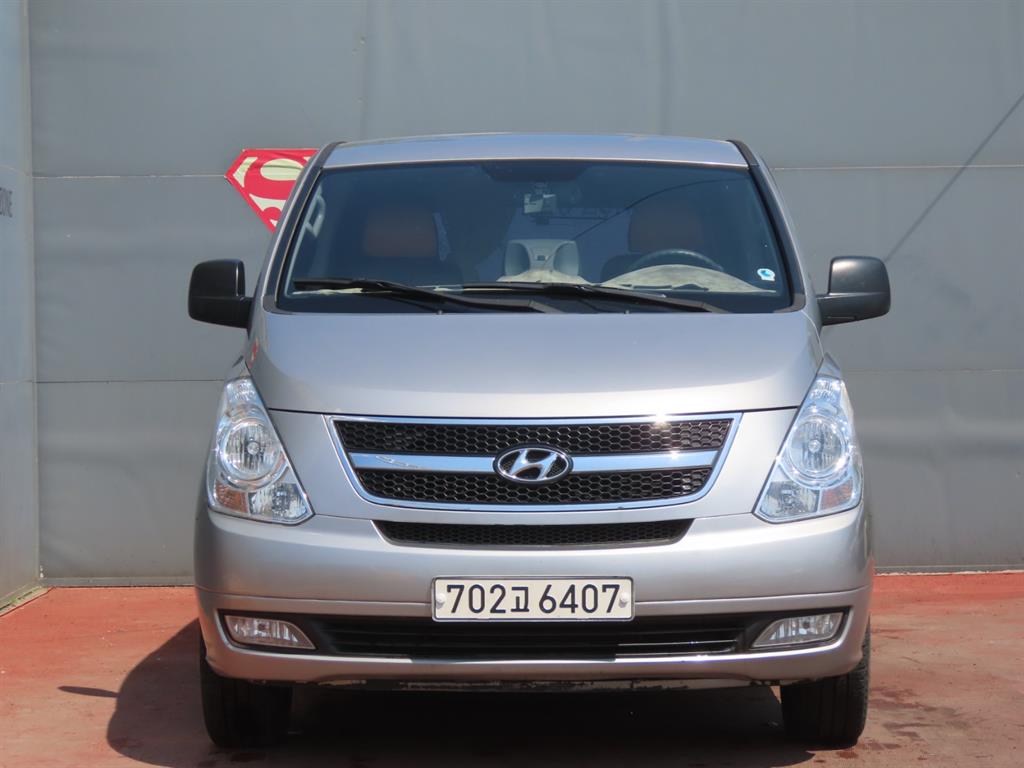 HYUNDAI Starex - Vista 3
