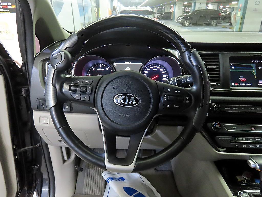 KIA Carnival - Vista 9