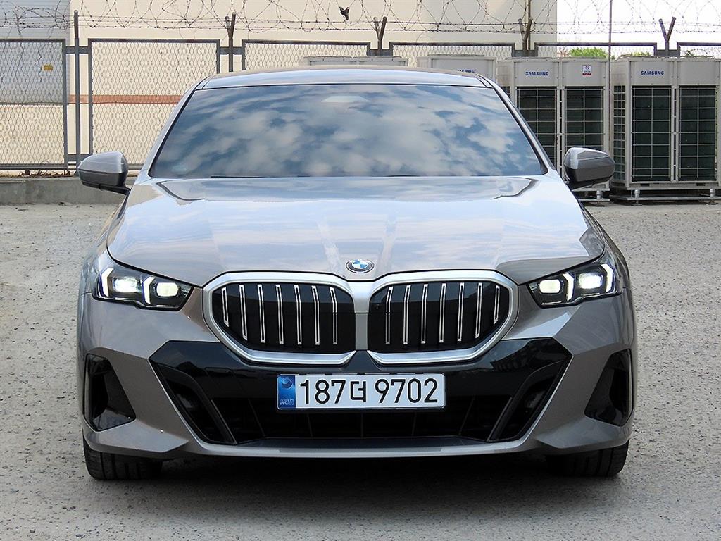 BMW 5 Series 2025 Plateado - Importación desde Corea - HF Imports Iquique - Foto 1