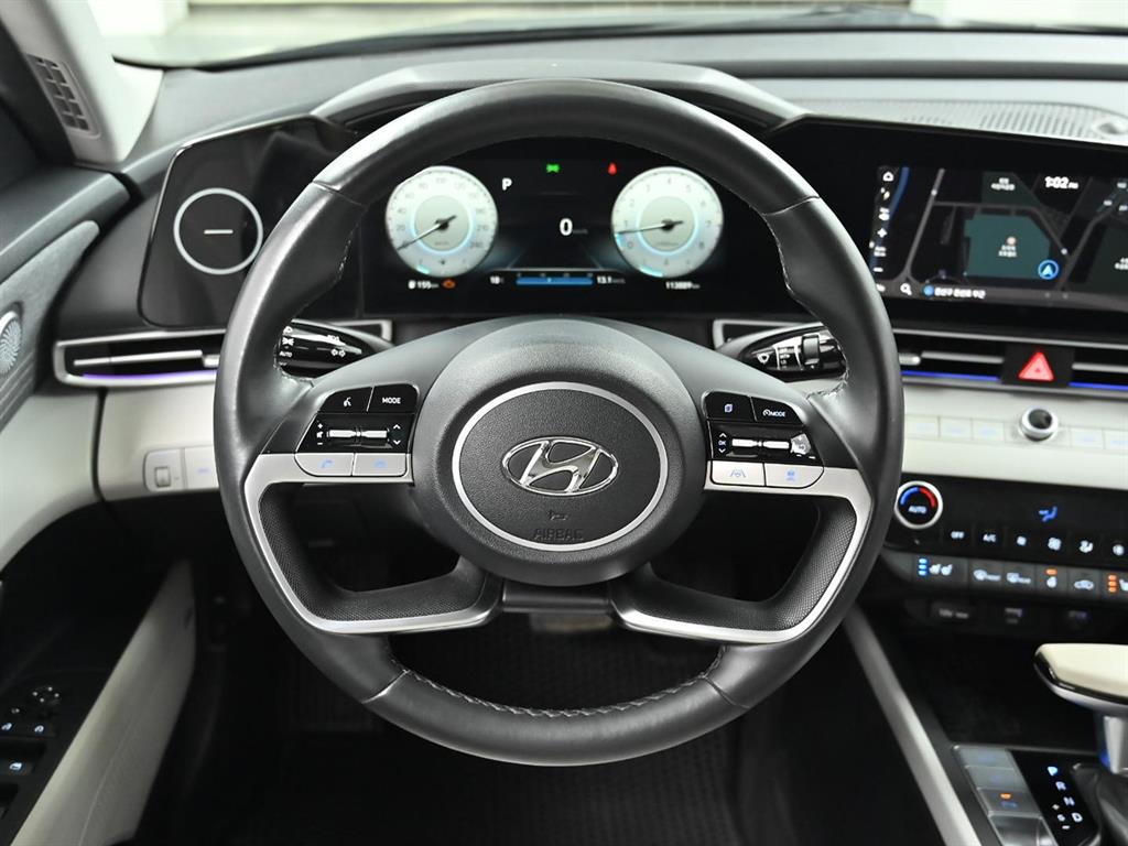 HYUNDAI Avante - Vista 12
