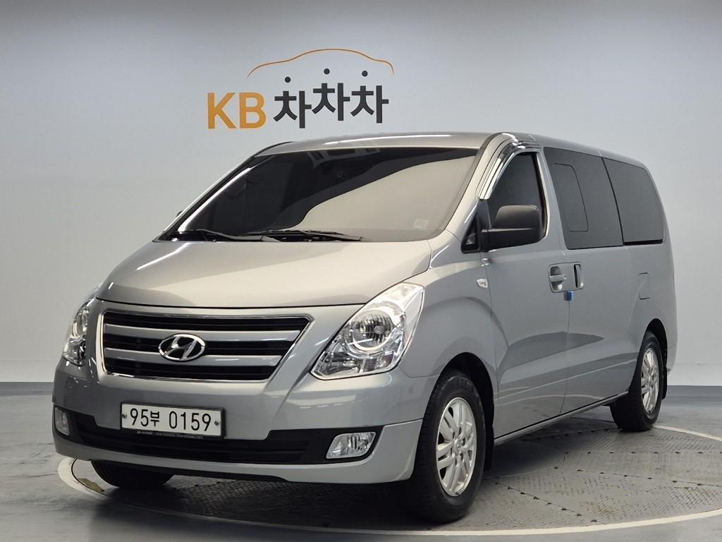 HYUNDAI Starex - Vista 3