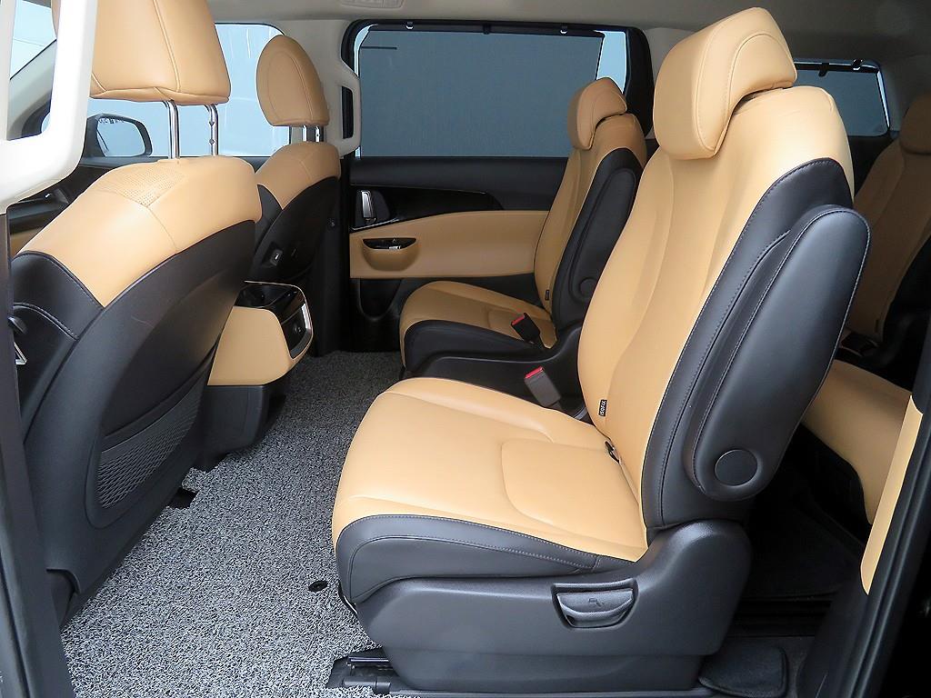 KIA Carnival - Vista 8