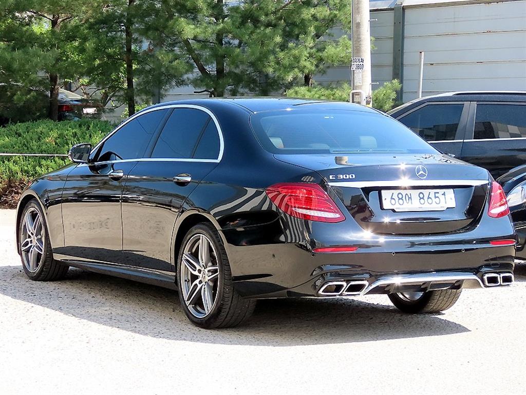Mercedes Benz E class - Vista 3
