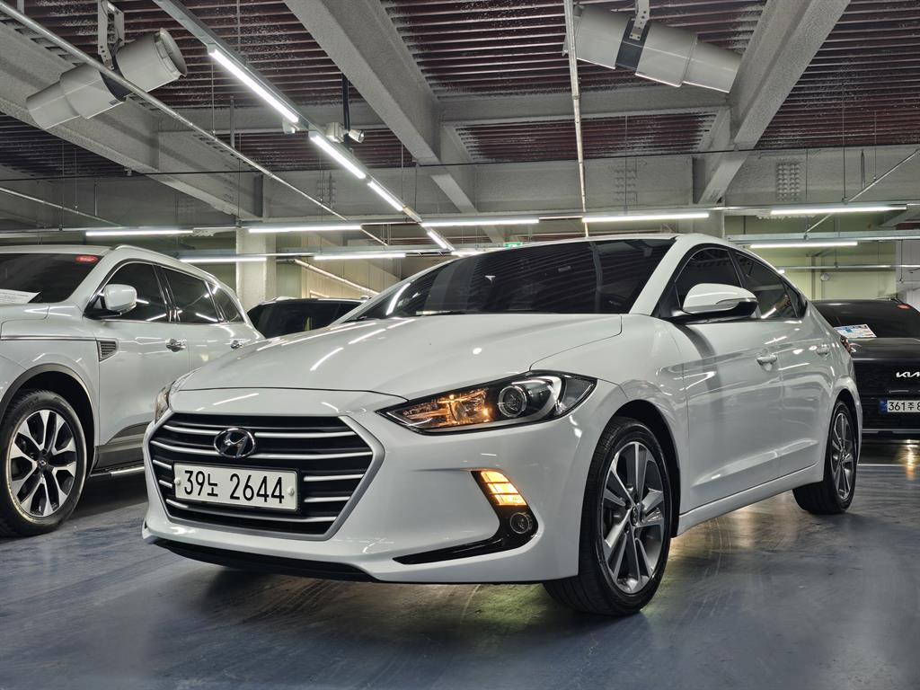 HYUNDAI Avante 2018 Blanco - Importación desde Corea - HF Imports Iquique - Foto 1