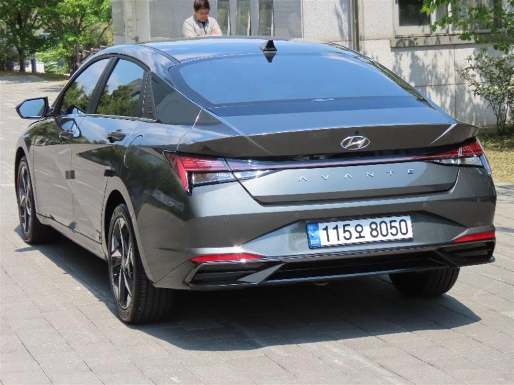 HYUNDAI Avante - Vista 7