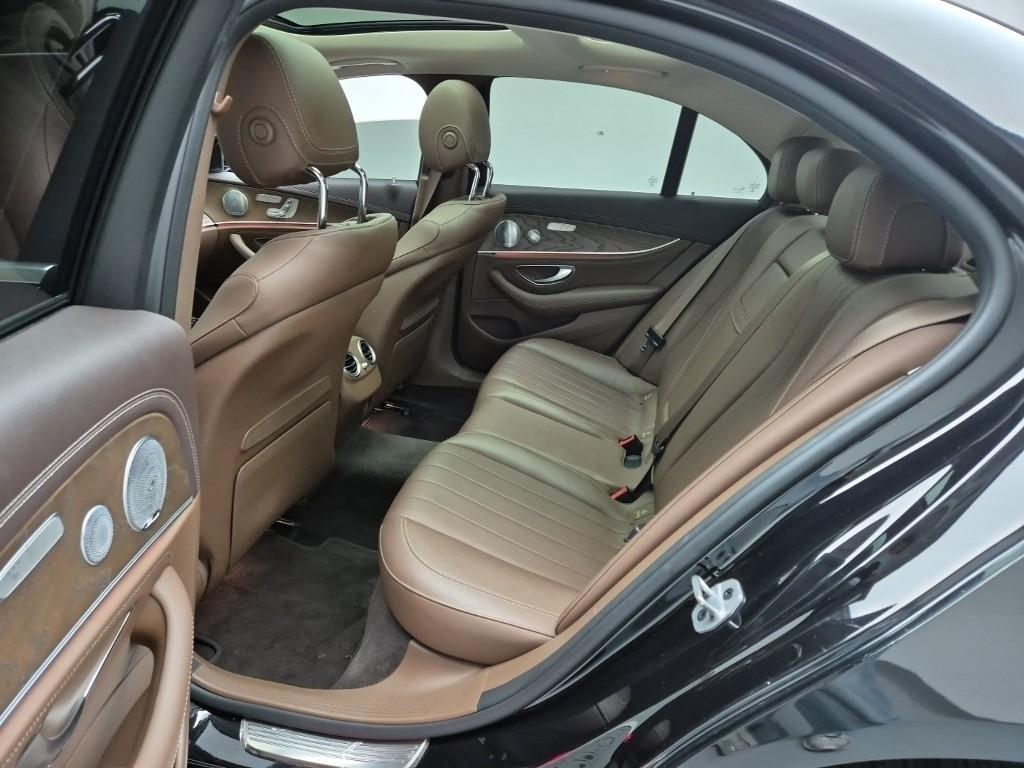 Mercedes Benz E class - Vista 7