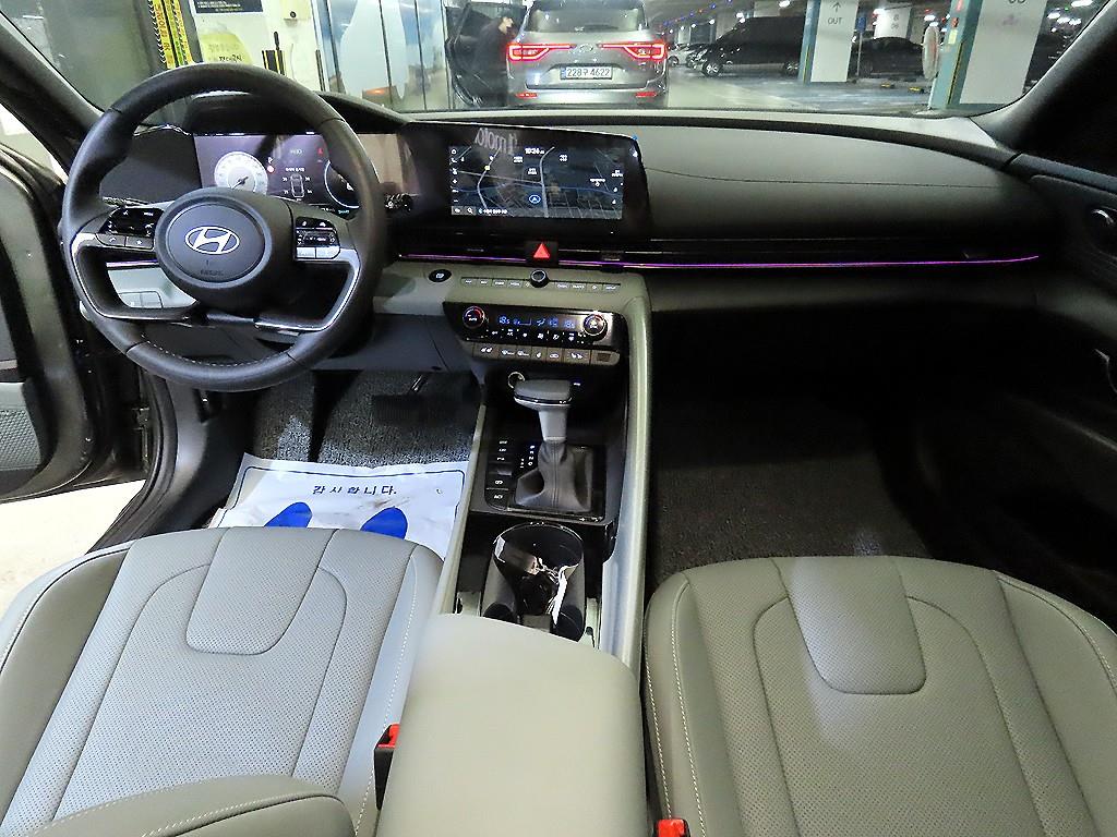 HYUNDAI Avante - Vista 10