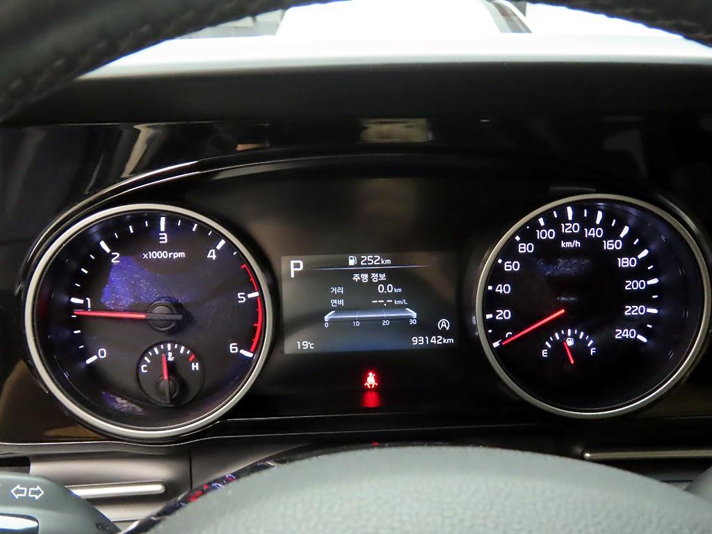 KIA Carnival - Vista 6