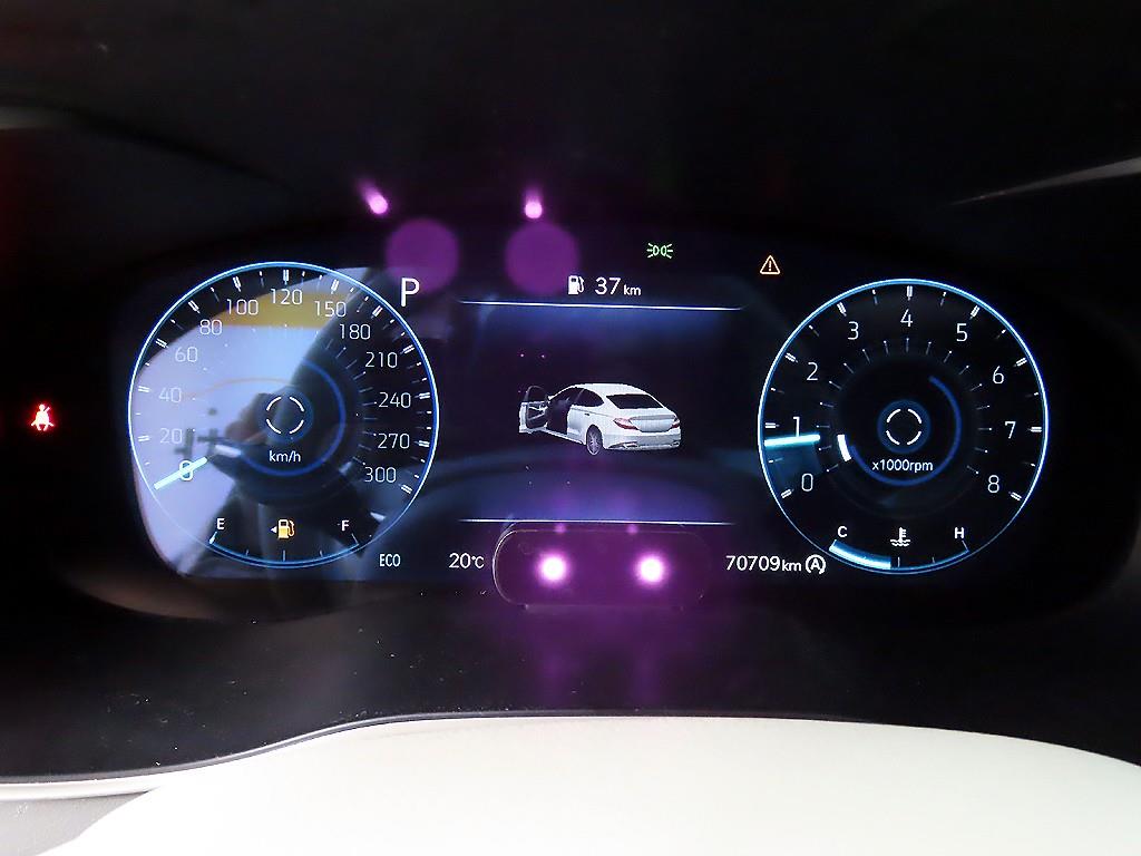Genesis G70 - Vista 8
