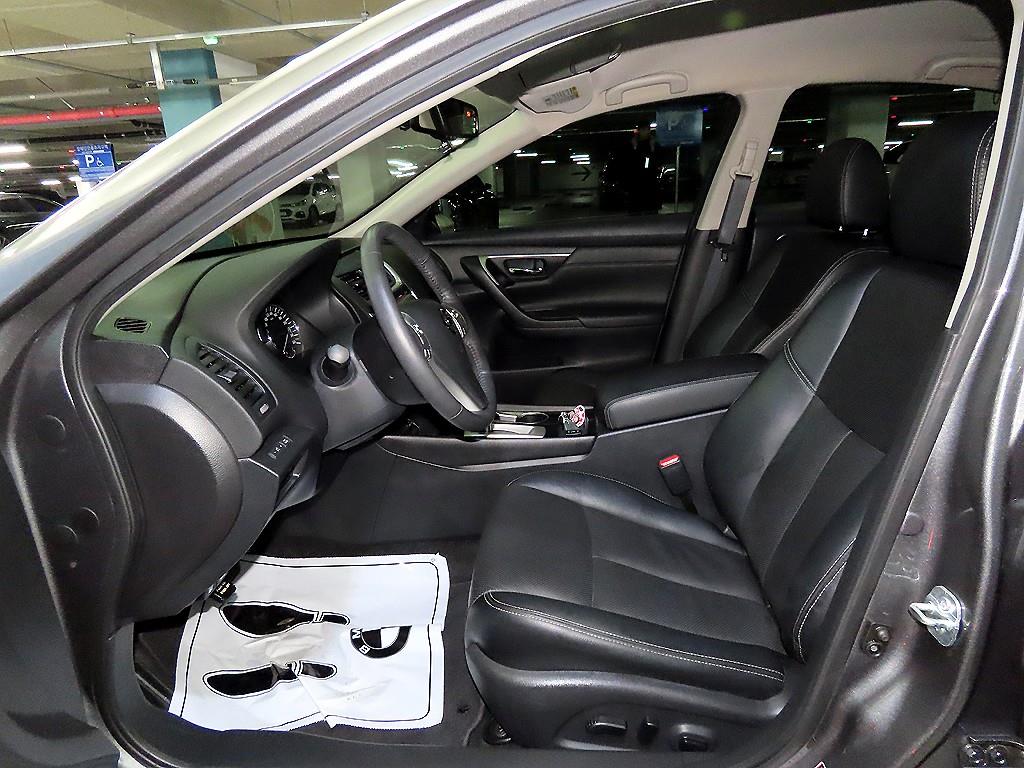 Nissan Altima - Vista 6
