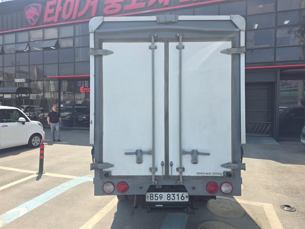 Small Truck Cargo (small) - Vista 4