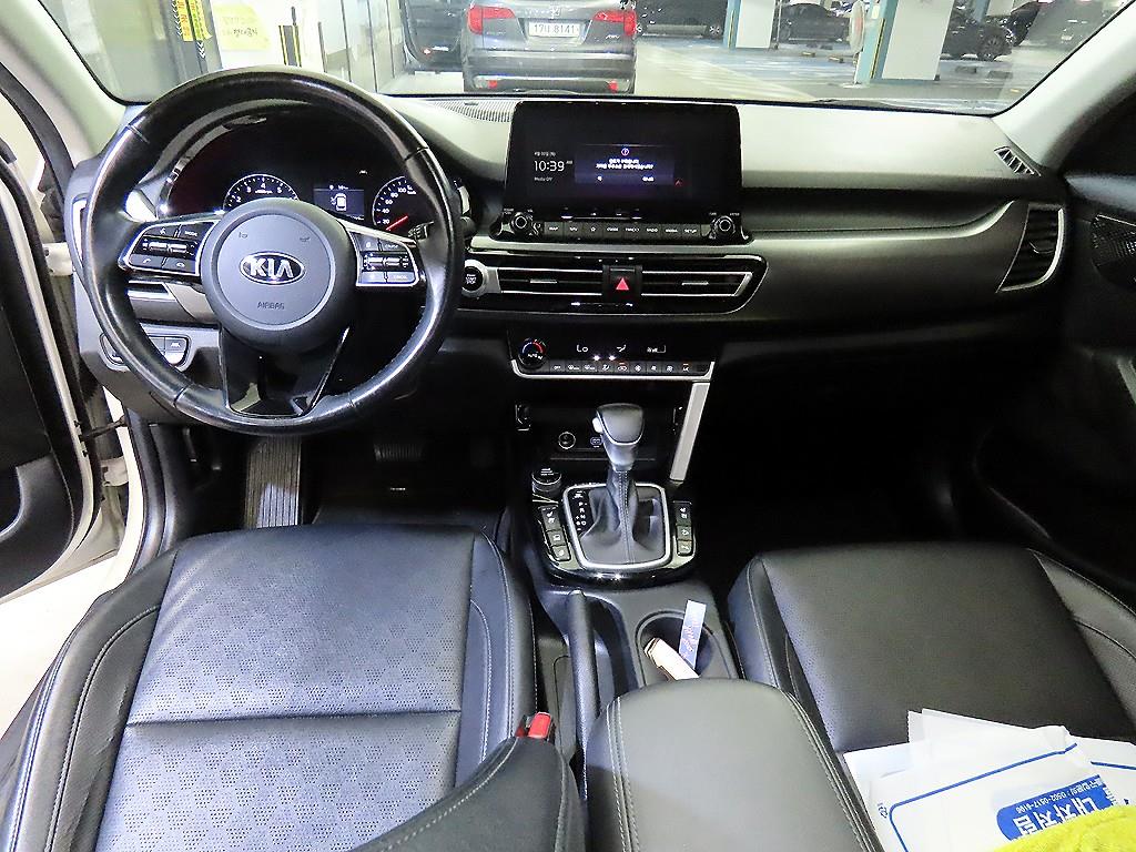 KIA Seltos - Vista 10