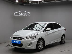 HYUNDAI Accent - Vista 4