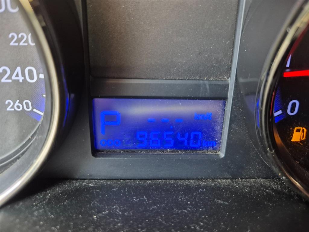 HYUNDAI Genesis - Vista 5