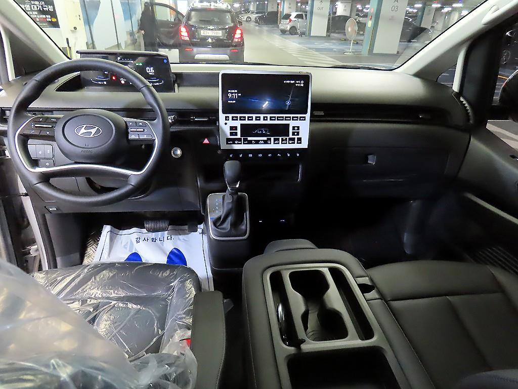 HYUNDAI Staria - Vista 10