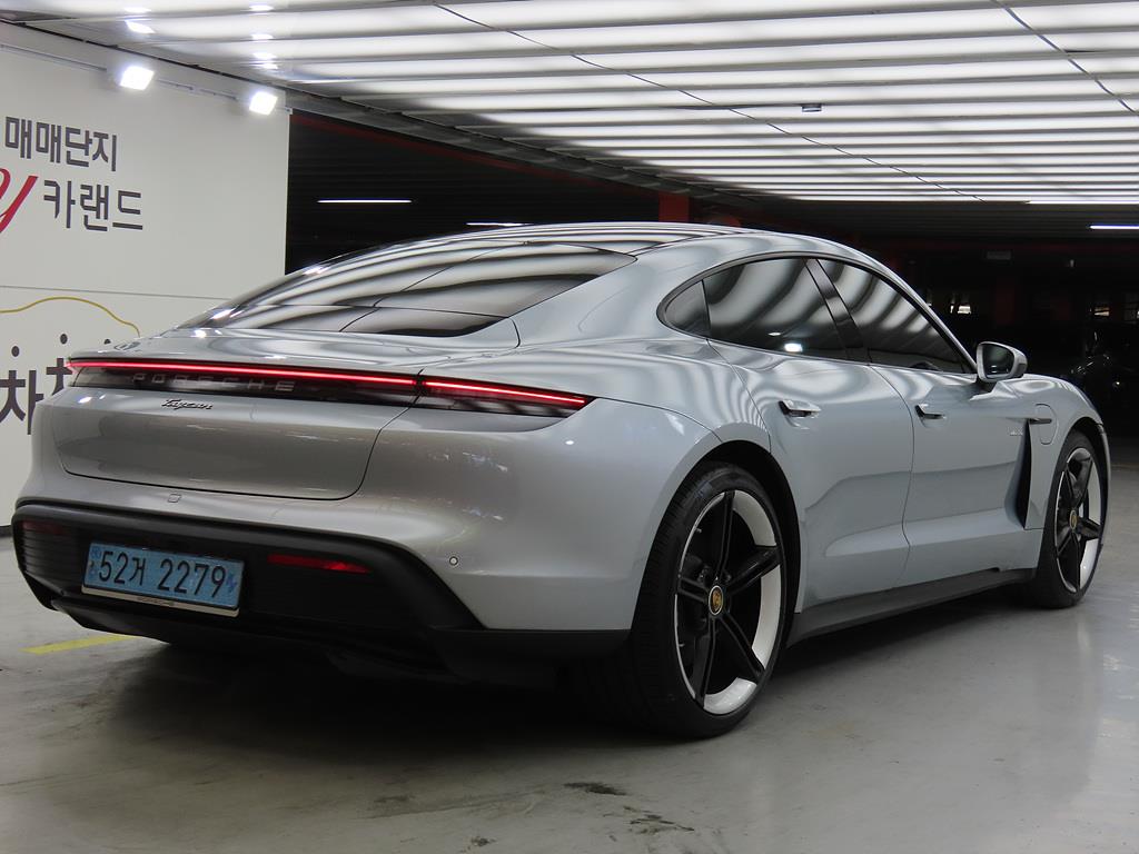 Porsche Taycan - Vista 3