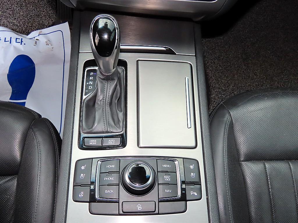 HYUNDAI Genesis - Vista 11