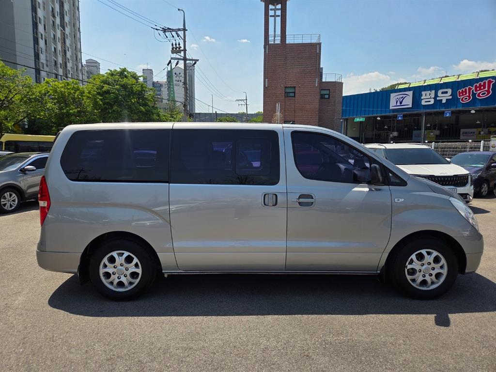 HYUNDAI Starex - Vista 6