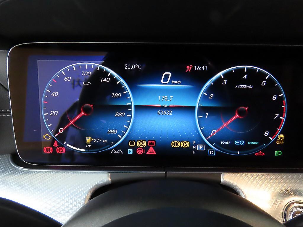 Mercedes Benz E class - Vista 8