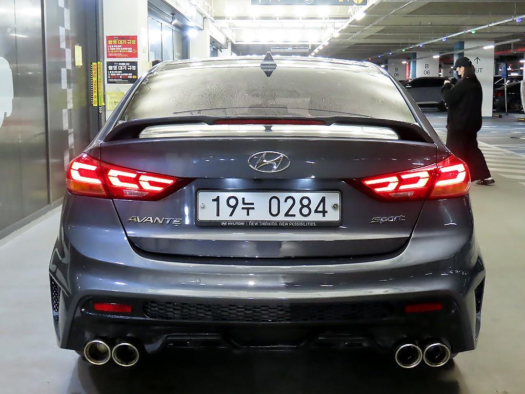 HYUNDAI Avante - Vista 5