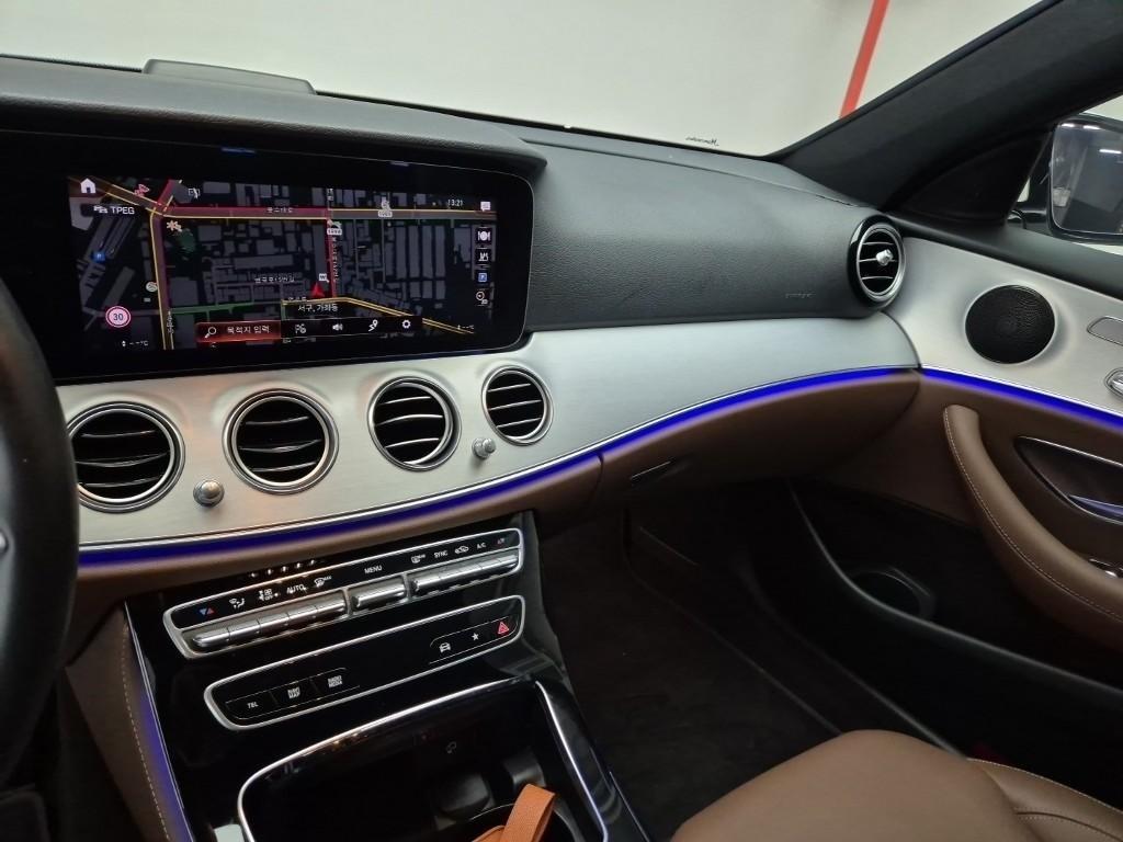 Mercedes Benz E class - Vista 10