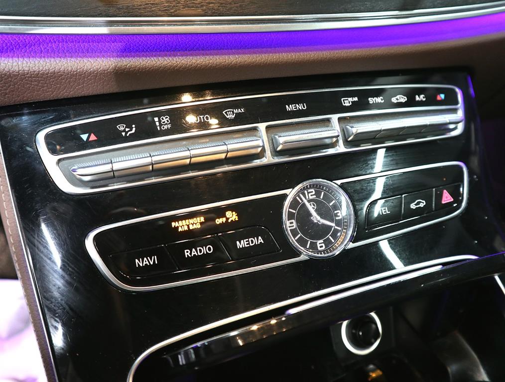 Mercedes Benz E class - Vista 12