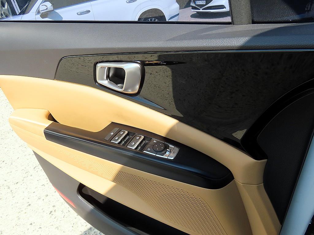 KIA Carnival - Vista 12