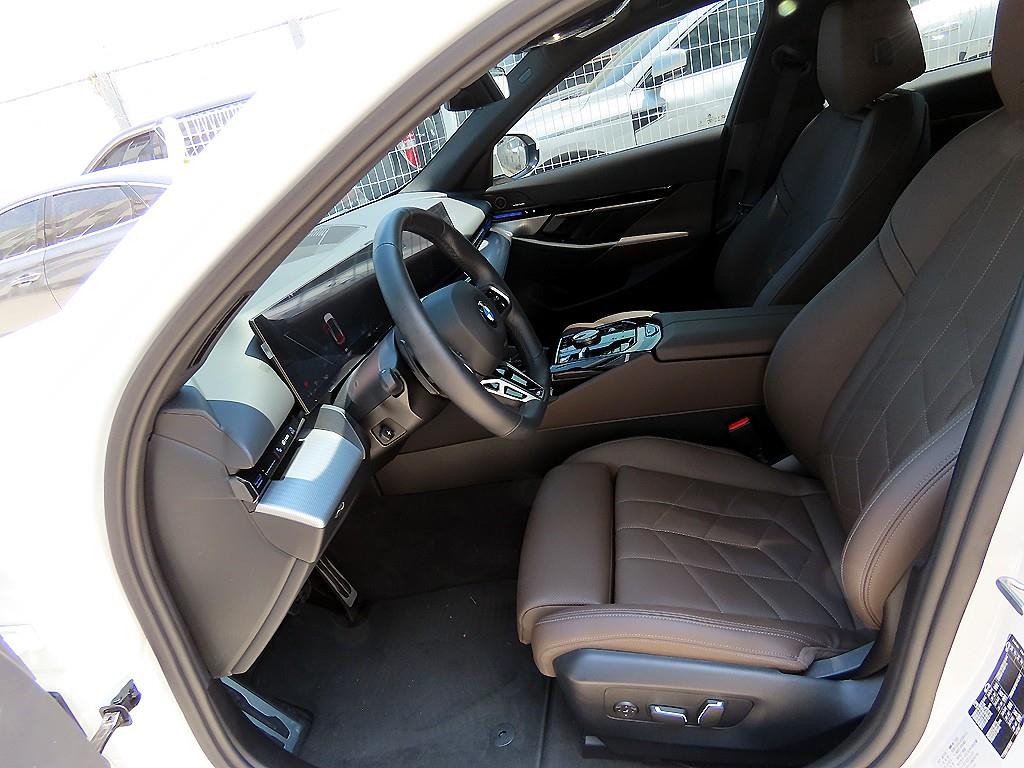 BMW 5 Series - Vista 5