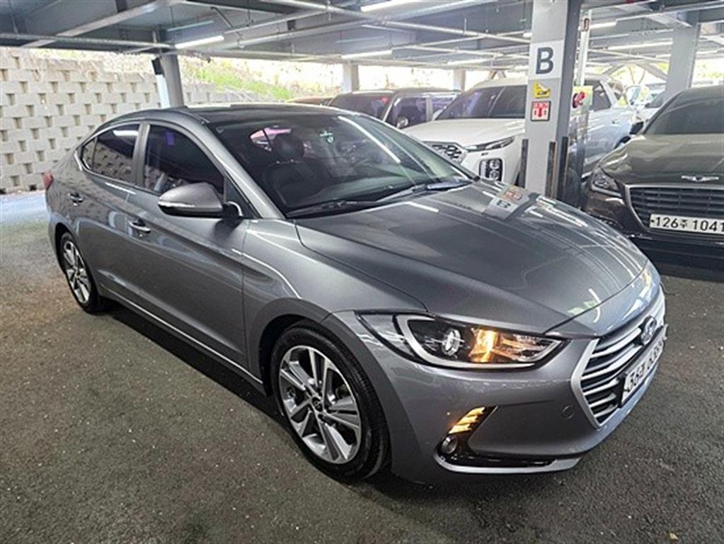 HYUNDAI Avante - Vista 2