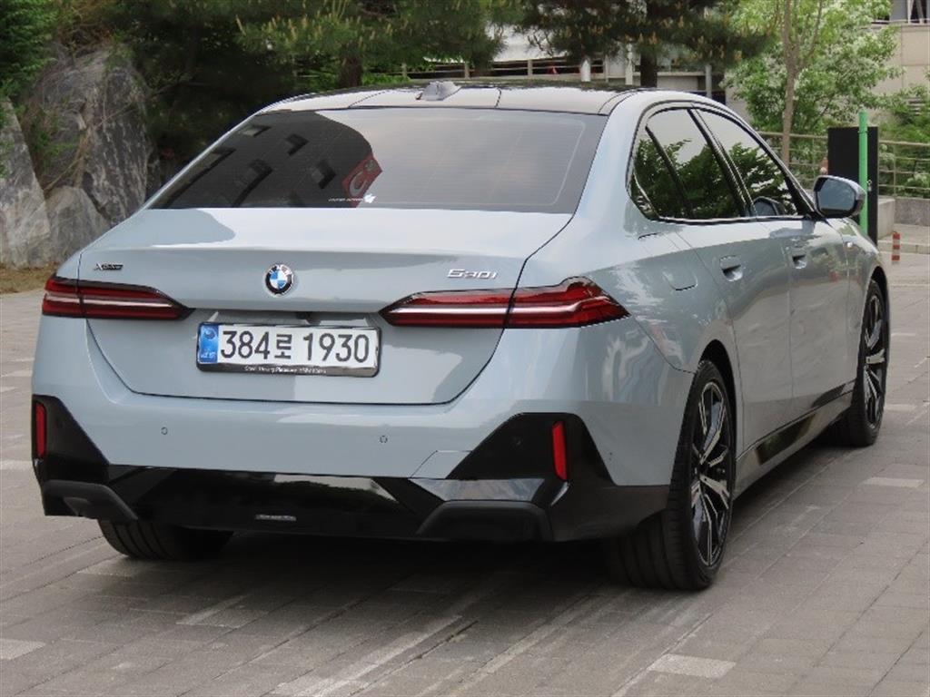 BMW 5 Series - Vista 5
