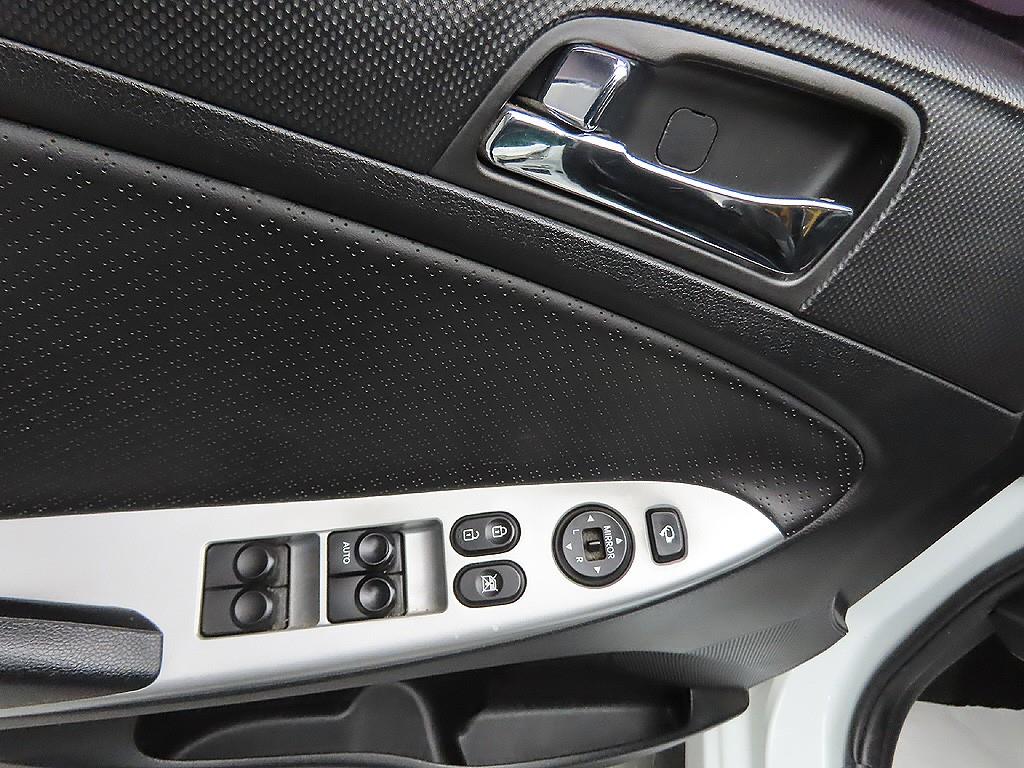 HYUNDAI Accent 2012 Blanco - Importación desde Corea - HF Imports Iquique - Foto 12