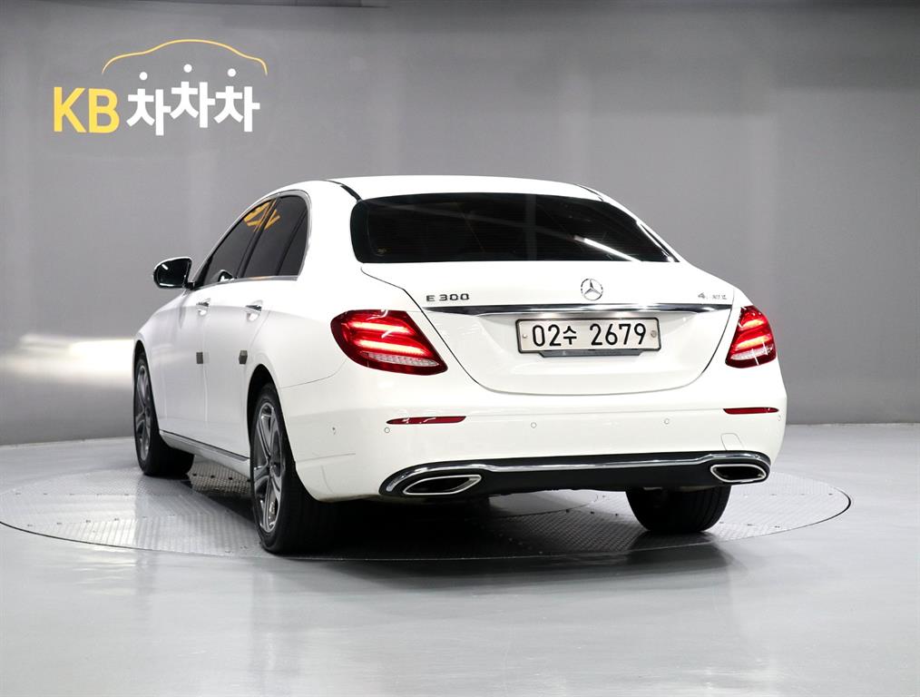 Mercedes Benz E class - Vista 4