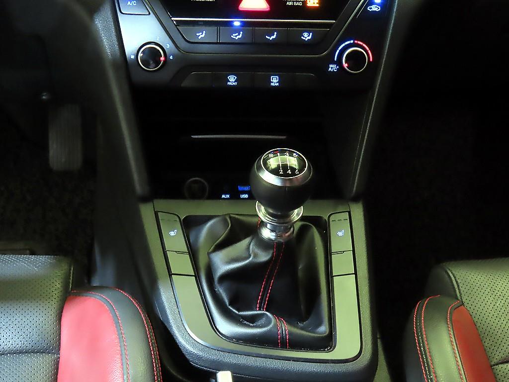 HYUNDAI Avante - Vista 12