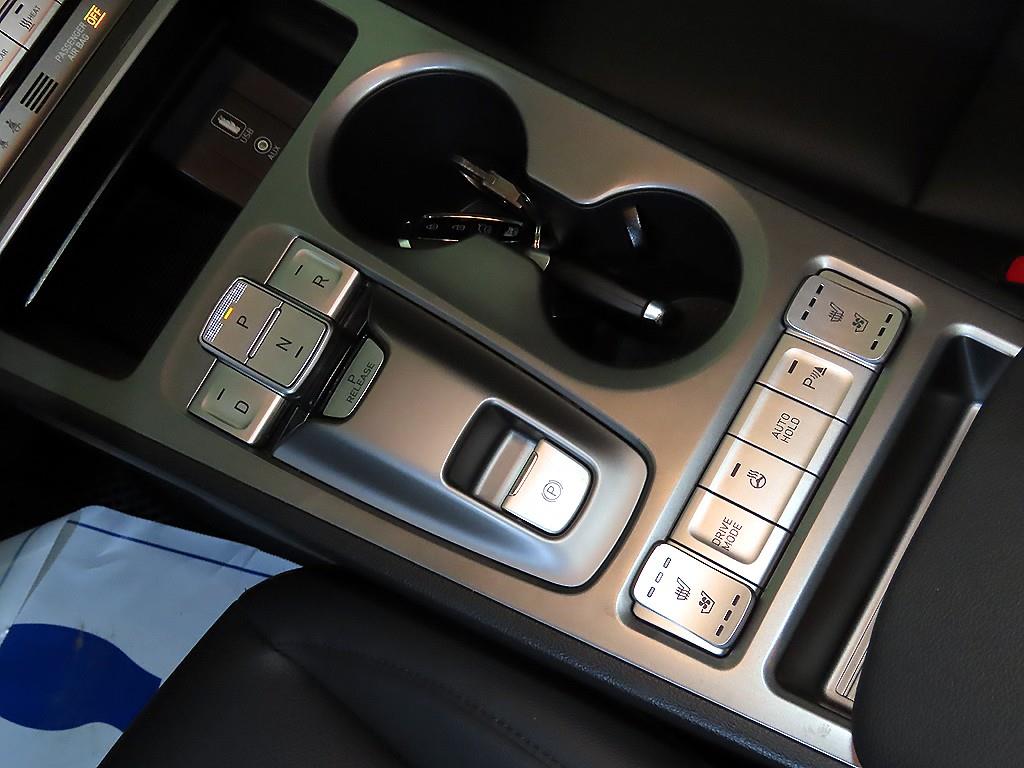 HYUNDAI Kona - Vista 12