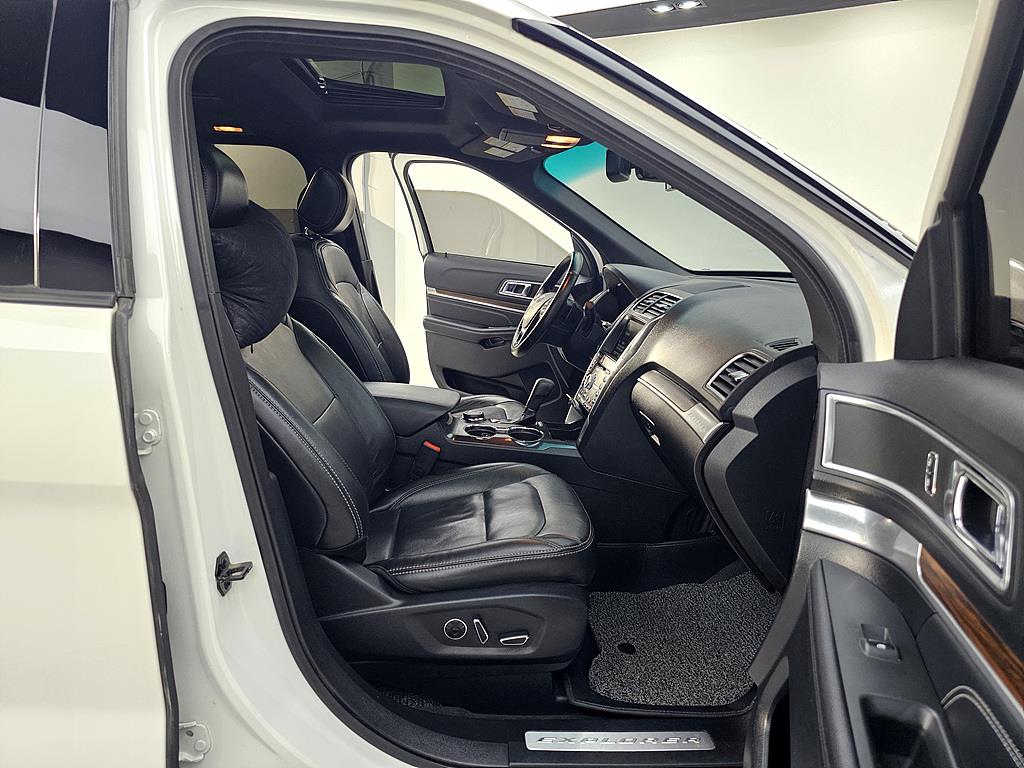 Ford Explorer - Vista 11