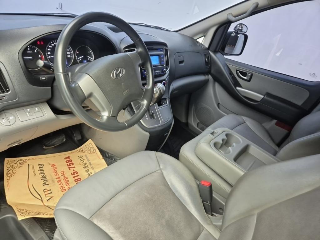 HYUNDAI Starex - Vista 5