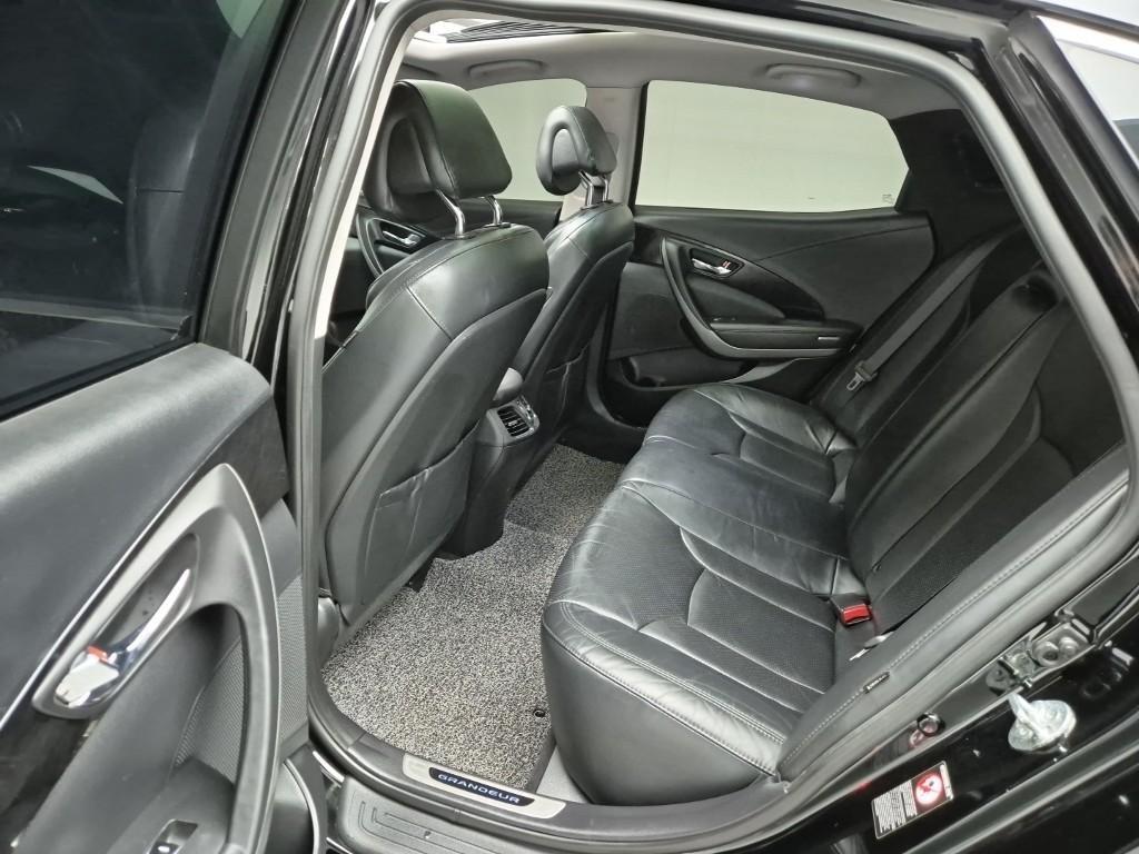HYUNDAI Grandeur - Vista 12