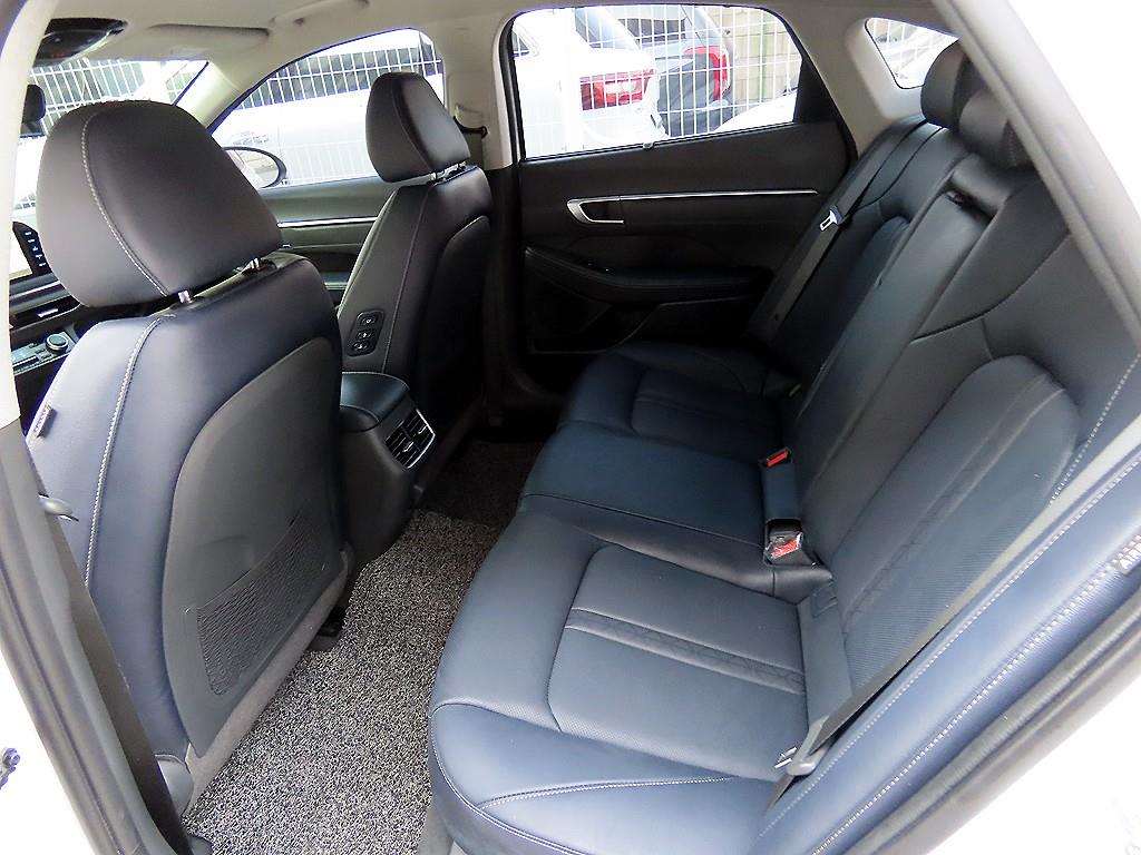 HYUNDAI Sonata - Vista 6
