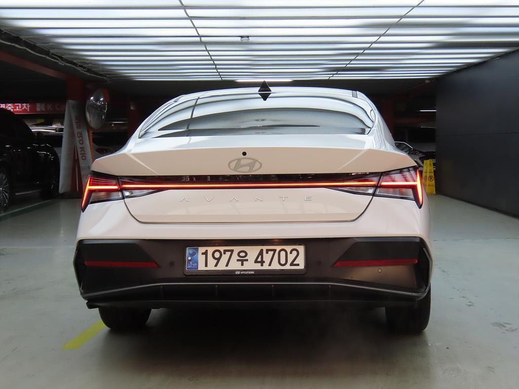 HYUNDAI Avante - Vista 3