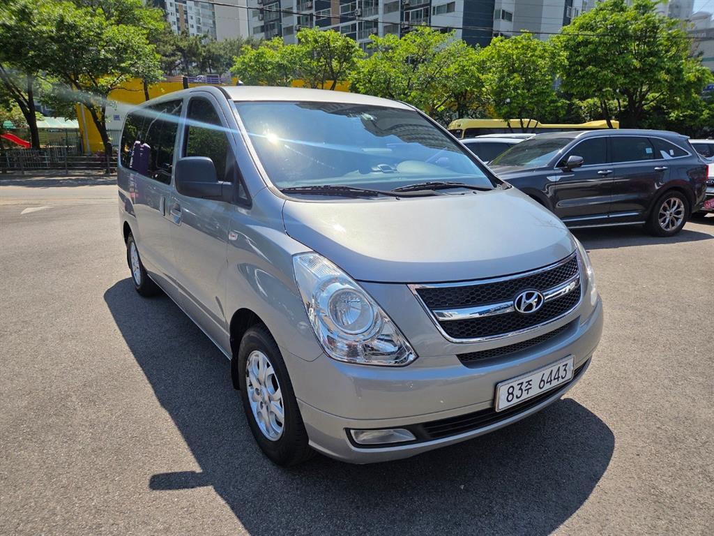 HYUNDAI Starex - Vista 3